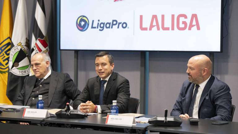 Noboa llega a un acuerdo con la liga española de fútbol para desarrollar un megaproyecto educativo y deportivo