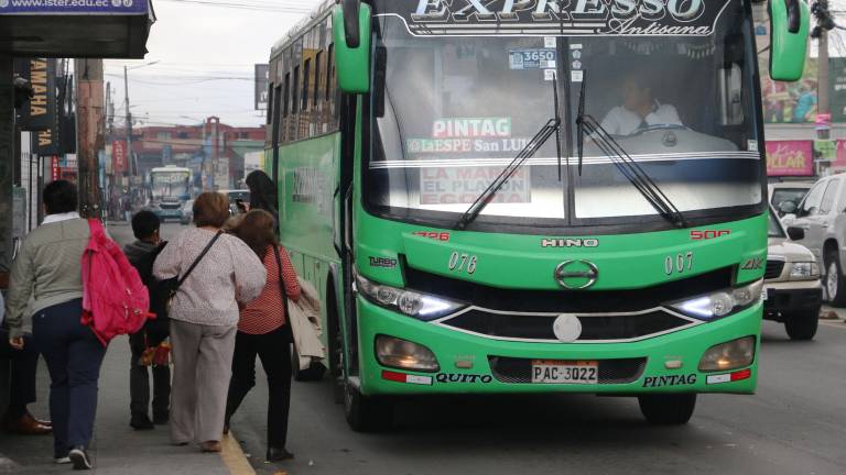 ¿Qué implica la racionalización del transporte en Quito? Choferes limitarán horarios desde el 5 de mayo