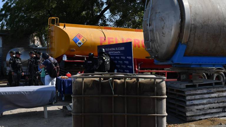 Policía desmantela centro clandestino de acopio de diésel en Manabí