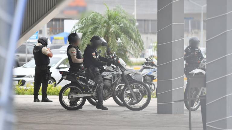 Fotografía referencial que muestra un grupo de policías.