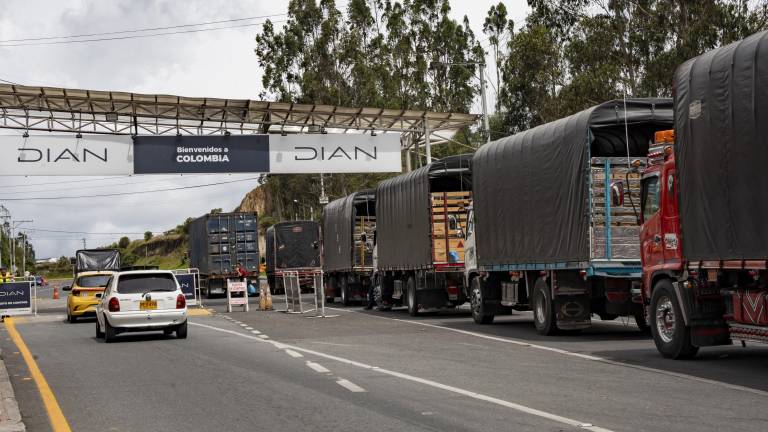 Ecuador eleva al 100% la tasa de seguridad a importaciones desde Colombia