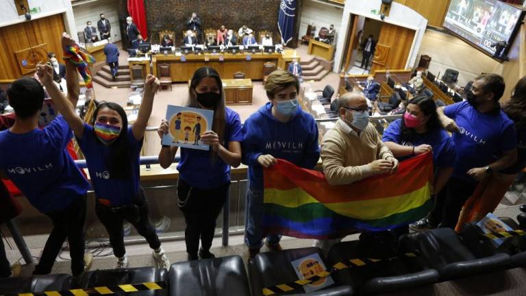 Chile da luz verde al matrimonio igualitario tras cuatro años de espera