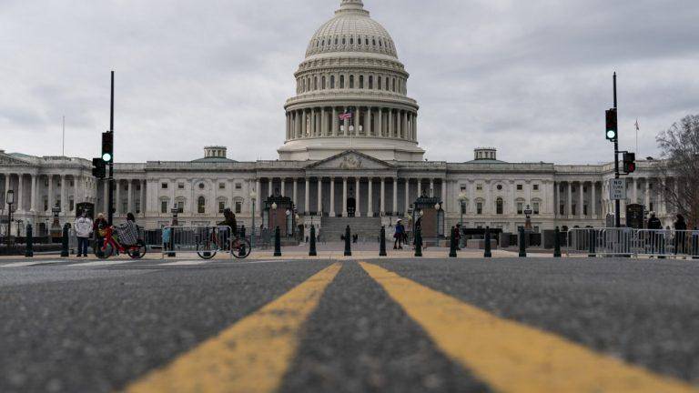 Autoridades ordenan evacuación del Capitolio y otros edificios en EE.UU.: investigan una amenaza de bomba