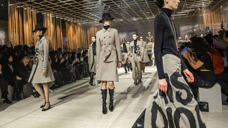 Modelos presentan creaciones de la colección Otoño /Invierno 2024/2025 de Dior, por la diseñadora Maria Grazia Chiuri.