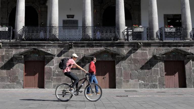 Relativa calma en Ecuador en segundo día de disolución de la Asamblea Nacional
