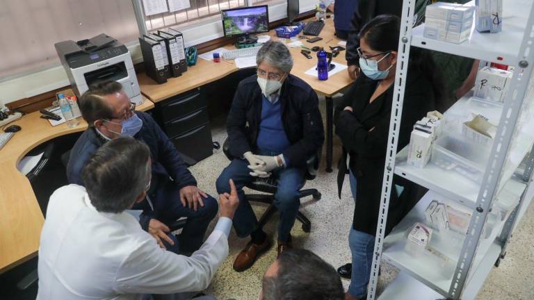Presidente Lasso realizó visita sorpresa en hospital Eugenio Espejo de Quito para evaluar el servicio ofrecido