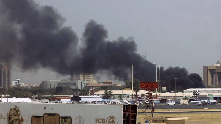Tres civiles muertos y el aeropuerto afectado en Sudán en combates entre ejército y paramilitares