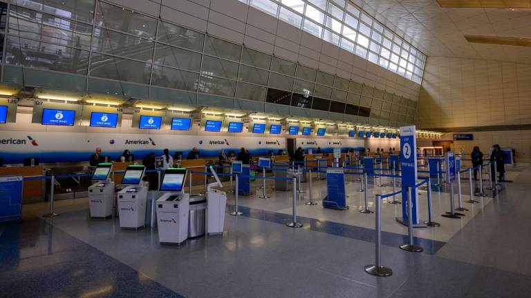 Trump anuncia que EE.UU. comenzará a reabrir las conexiones aéreas con Venezuela