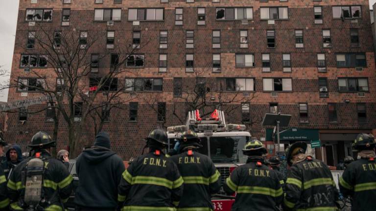 Incendio en un edificio de Nueva York deja 19 fallecidos, entre esos 9 niños