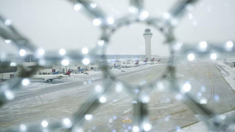 Tormenta Elliot, la más gélida en décadas en Estados Unidos, deja muertos; pero su fuerza empieza a decaer
