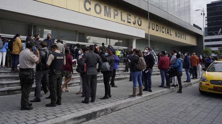 Reportan alerta de bomba a minutos de instalarse la audiencia del exvicepresidente Jorge Glas