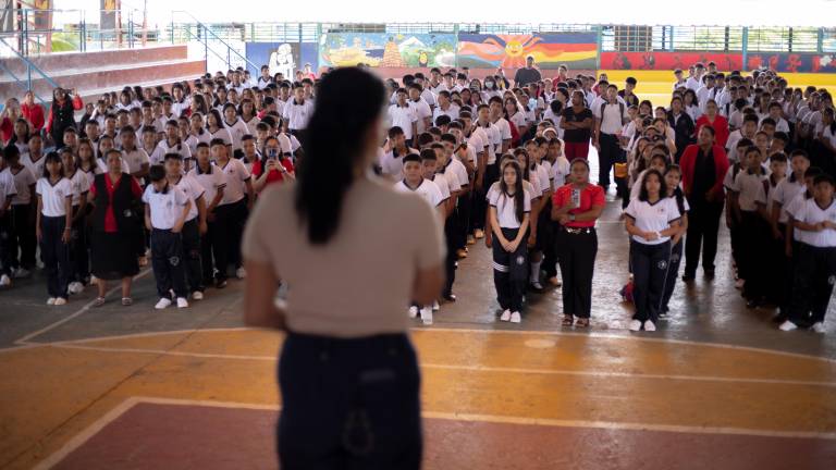 Clases obligatorias los sábados: Docentes hablan de vulneración de jornada laboral