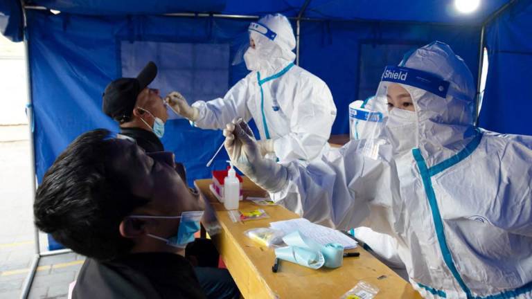 Alerta en China: se cancelan bodas y cientos de vuelos por nuevos brotes de covid-19