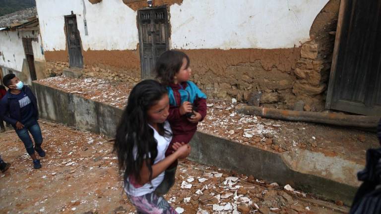 Un niño de tres años es el primer fallecido por el terremoto en Perú; un río amenaza con desborde