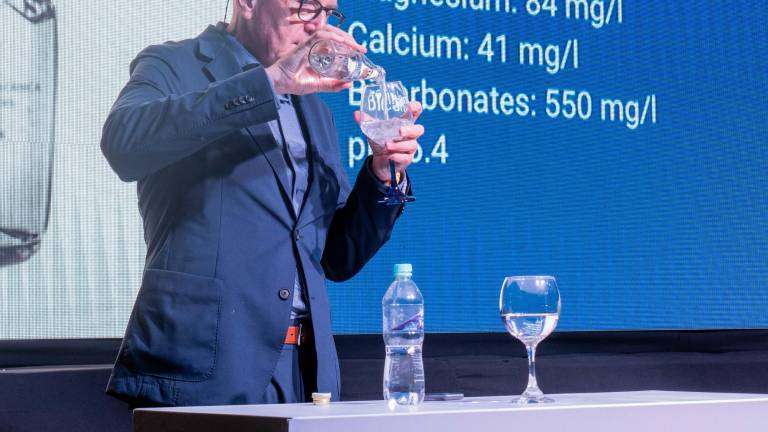 El agua con burbujas naturales del Ecuador expande su venta al mundo
