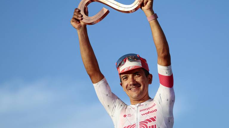 Richard Carapaz logra importante posición en el Giro de Italia.