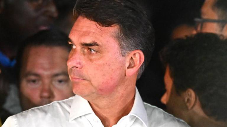 Flávio Bolsonaro y su familia hicieron escala en Ecuador tras huir de Brasil rumbo a EE.UU.: su avión aterrizó en Guayaquil