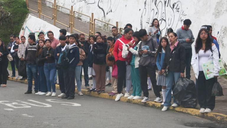Quito enfrenta caos por falta de buses, tras presión de transportistas para revisión de pasajes