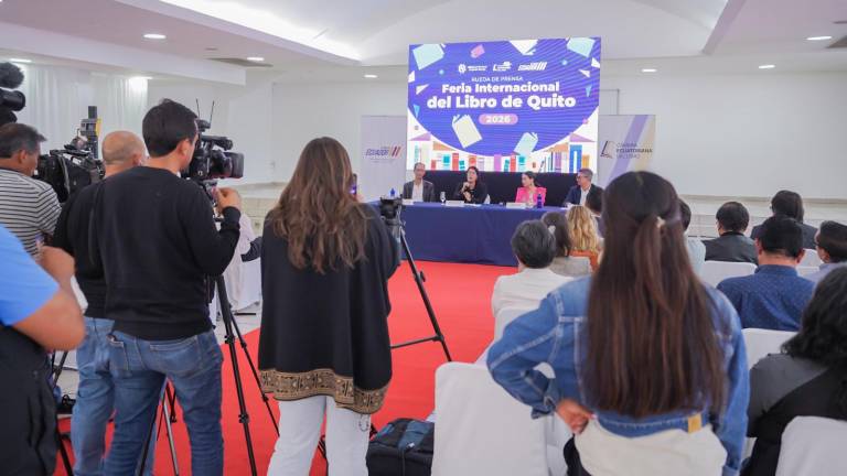 Rueda de prensa encabezada por la ministra de Educación, Cultura y Deporte, Gilda Alcívar.
