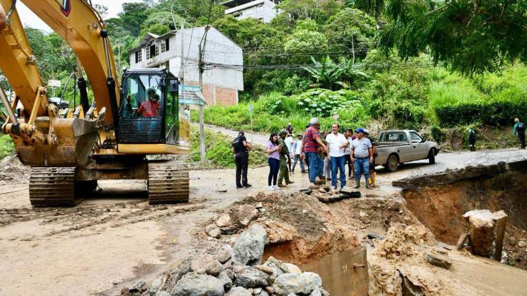 Primeras 40 horas tras aluvión en Piñas: Labores se concentran en restablecer acceso a agua y remover escombros