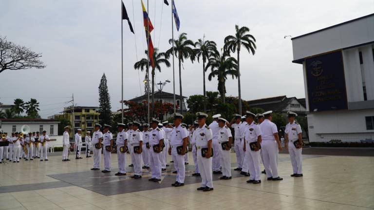 Armada del Ecuador abre convocatoria para oficiales y tripulantes especialistas: estos son los requisitos