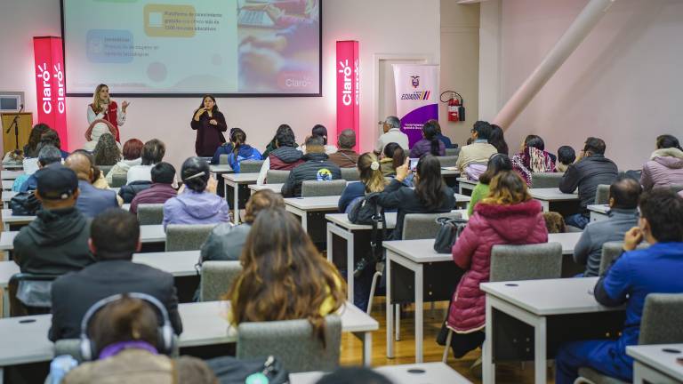 Claro y CONADIS promueven el emprendimiento inclusivo con capacitación digital