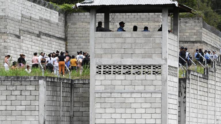 Al menos 41 personas muertas por enfrentamientos en cárcel para mujeres de Honduras