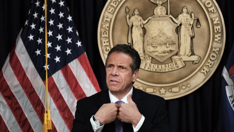 El gobernador de Nueva York afronta investigación por acoso y resta apoyos