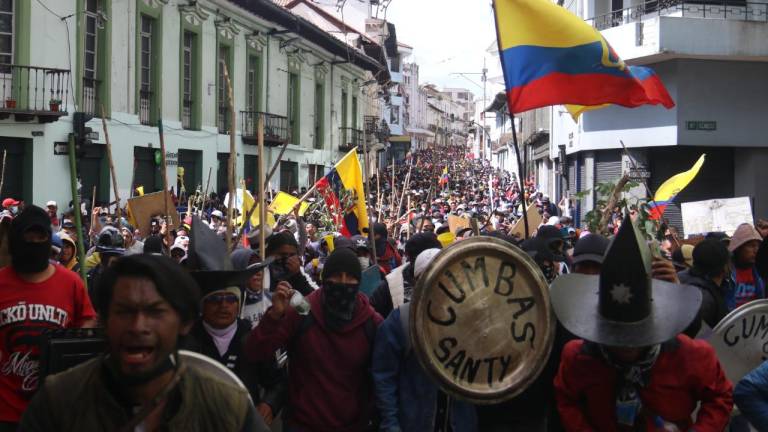 Multitudinaria marcha va al centro de Quito, con sede de Gobierno resguardada