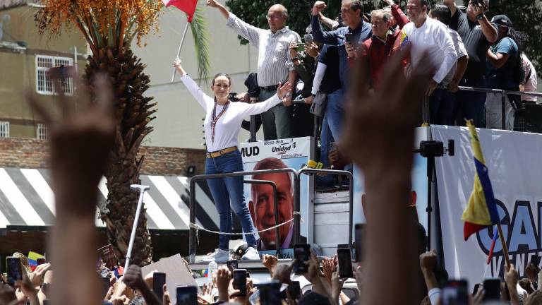 Microvistazo | Machado y González Urrutia piden a militares detener el Golpe de Estado de Maduro