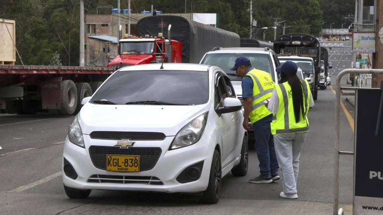 Microvistazo | Daniel Noboa sube al 50% la ‘tasa de seguridad’ a importaciones de Colombia en Ecuador