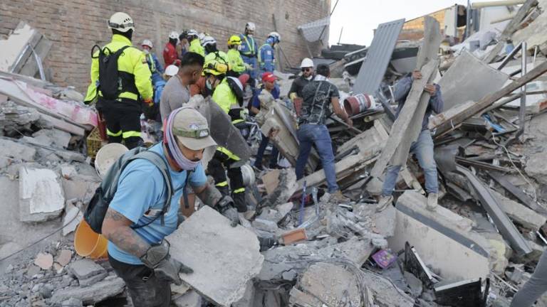 Terremoto en Colombia deja 169 muertos y 668 heridos: así buscan a sobrevivientes entre los escombros