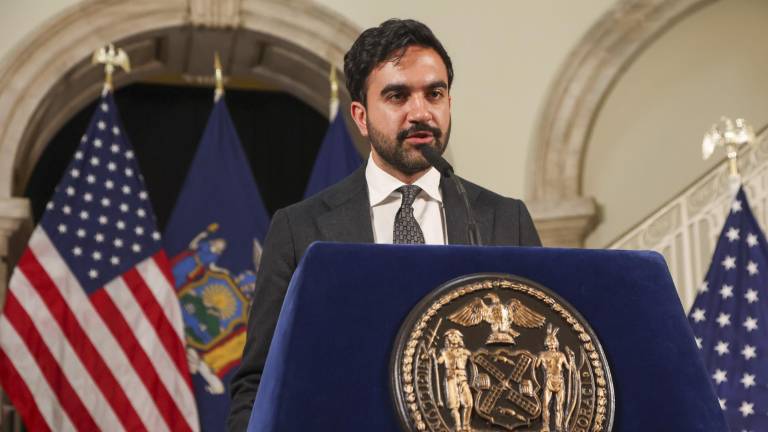 Nueva York demanda al Gobierno de Trump por plan que restringe tarjetas de residencia a inmigrantes