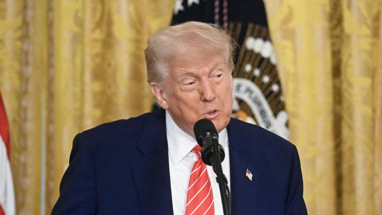 Donald Trump insta a la Corte Suprema a poner fin al estatus legal de más de medio millón de migrantes