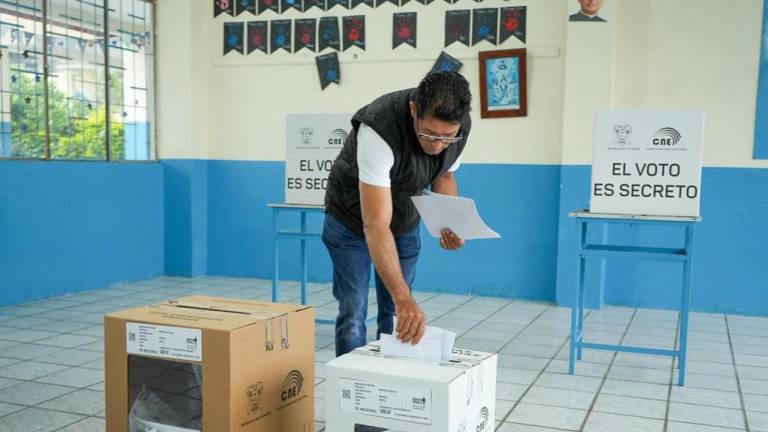 Elecciones 2025 en Ecuador: 4.350 instituciones educativas no tendrán clases presenciales por la segunda vuelta