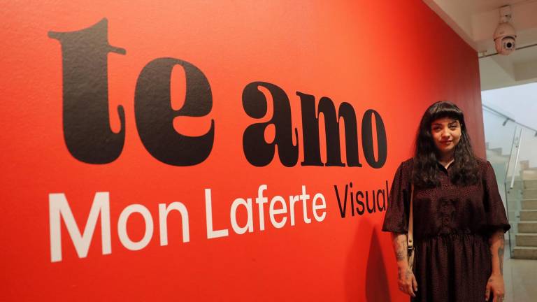 Mon Laferte se revela como artista plástica con gran exposición en Chile