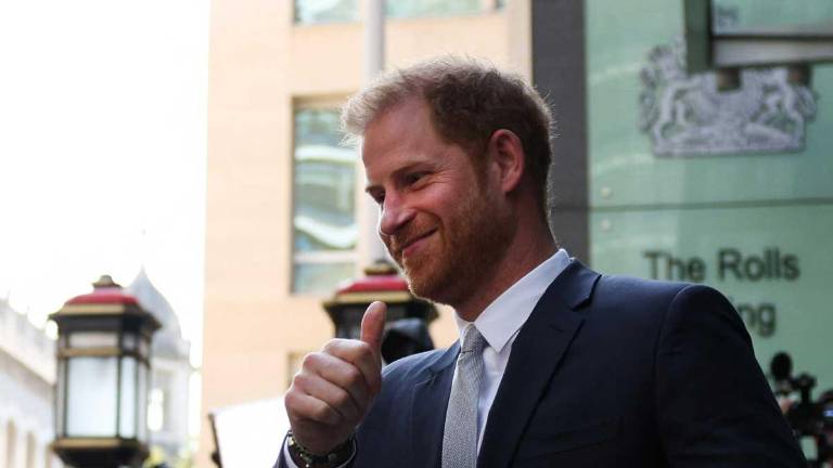 El príncipe Harry obtiene disculpas y compensación por el espionaje de The Sun