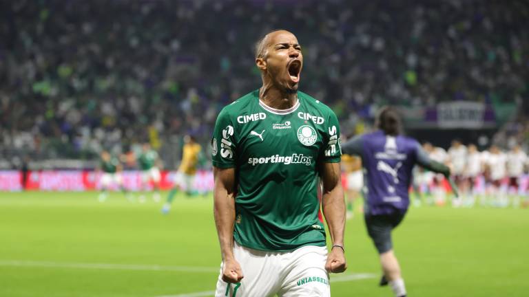 Marlon Freitas de Palmeiras celebra al ganar ante Fluminense en la semifinal de vuelta de la Copa Libertadores.