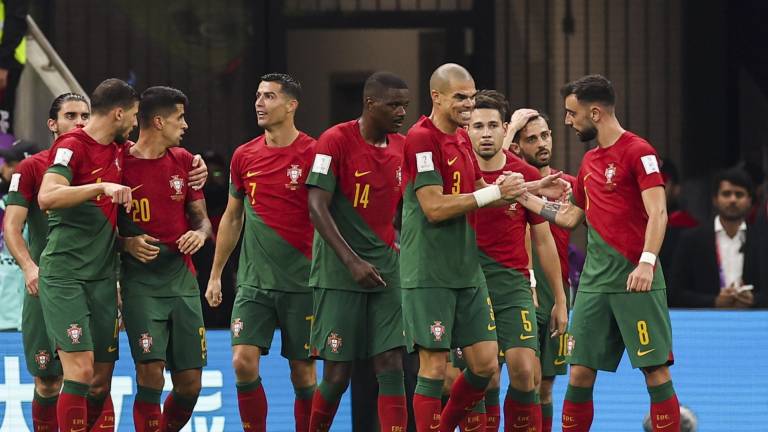 Portugal se clasificó a octavos de final del Mundial, tras vencer 2-0 a Uruguay
