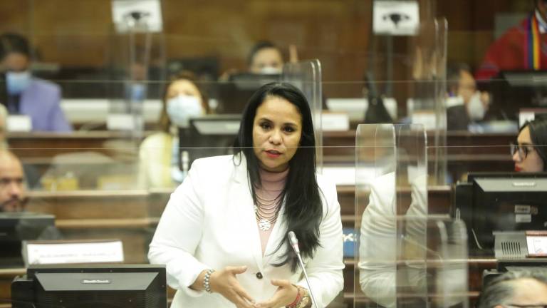 Asamblea destituyó a Bella Jiménez por gestionar cargos públicos y cobros indebidos