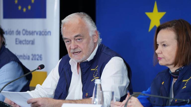 El vicepresidente tercero del Parlamento Europeo y jefe de la Misión de Observación Electoral de la Unión Europea para Colombia (MOE UE), Esteban González Pons (i).
