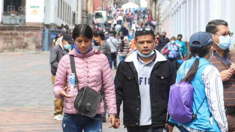 ¿Cuáles son las restricciones del nivel de alerta roja en Quito?