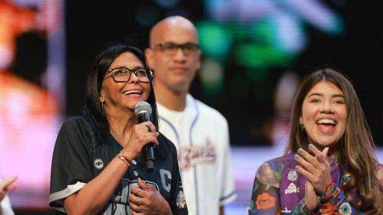 Fotografía cedida por el Palacio de Miraflores de la presidenta encargada de Venezuela, Delcy Rodríguez, hablando durante el Gran Encuentro con la Juventud venezolana este jueves, en Caracas-