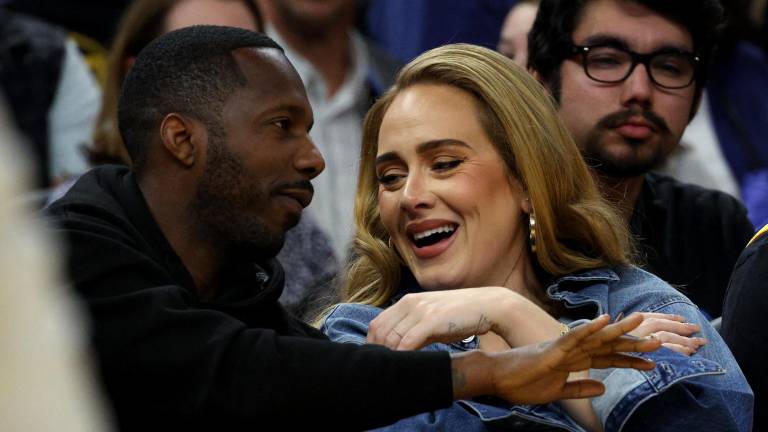 Adele junto a Rich Paul en un partido de la NBA en 2022.
