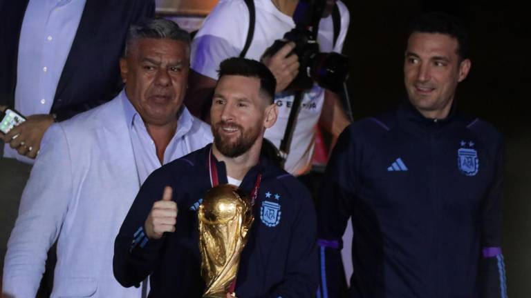 ¿Messi se burla de Mbappé? La reacción del capitán argentino al recibir un peluche de tortuga ninja
