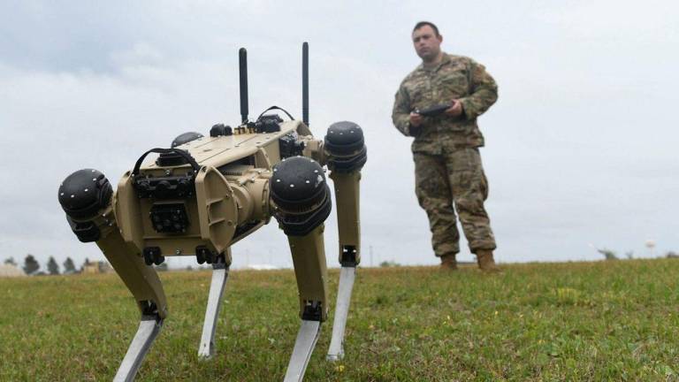 Un perro robot como guardián en la frontera entre Estados Unidos y México