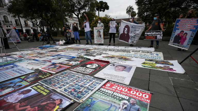 Cerca de 1.500 personas desaparecidas fueron recordadas con un mural y plantón en Quito