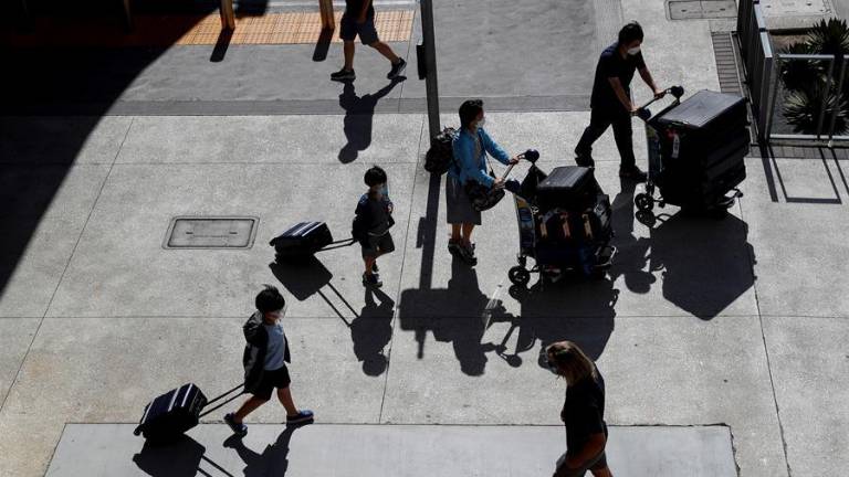 EE.UU. requerirá que los visitantes extranjeros estén completamente vacunados