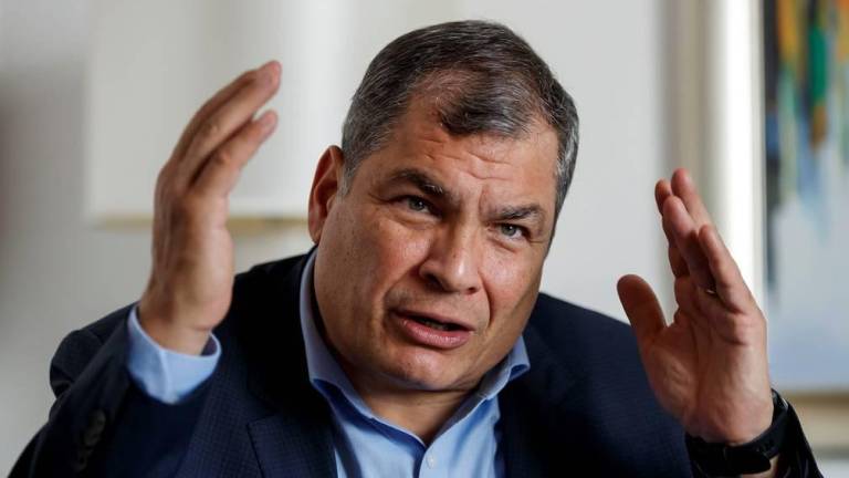 Expresidente Correa causa polémica al referirse a la condecoración de César Monge