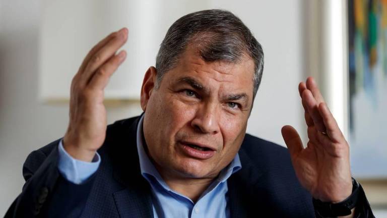 Expresidente Correa causa polémica al referirse a la condecoración de César Monge